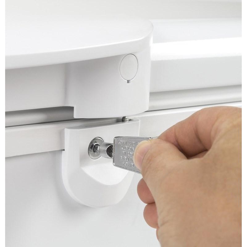 15.7 cu. ft. Chest Freezer (FCM16DLWW)