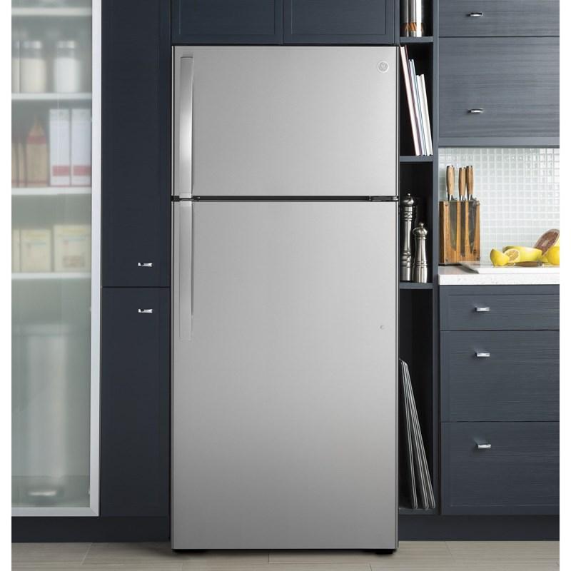 28-inch, 16.6 cu.ft. Freestanding Top Freezer Refrigerator with Internal Ice Maker (GIE17GSNRSS)