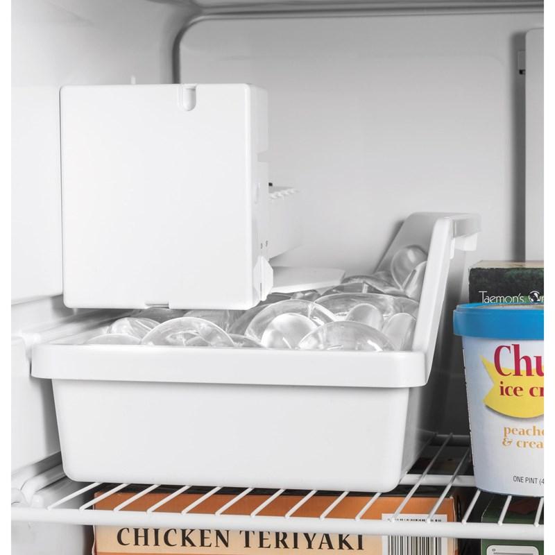 28-inch, 17.5 cu.ft. Top Freezer Refrigerator with Interior Icemaker (GIE18GTNRBB)