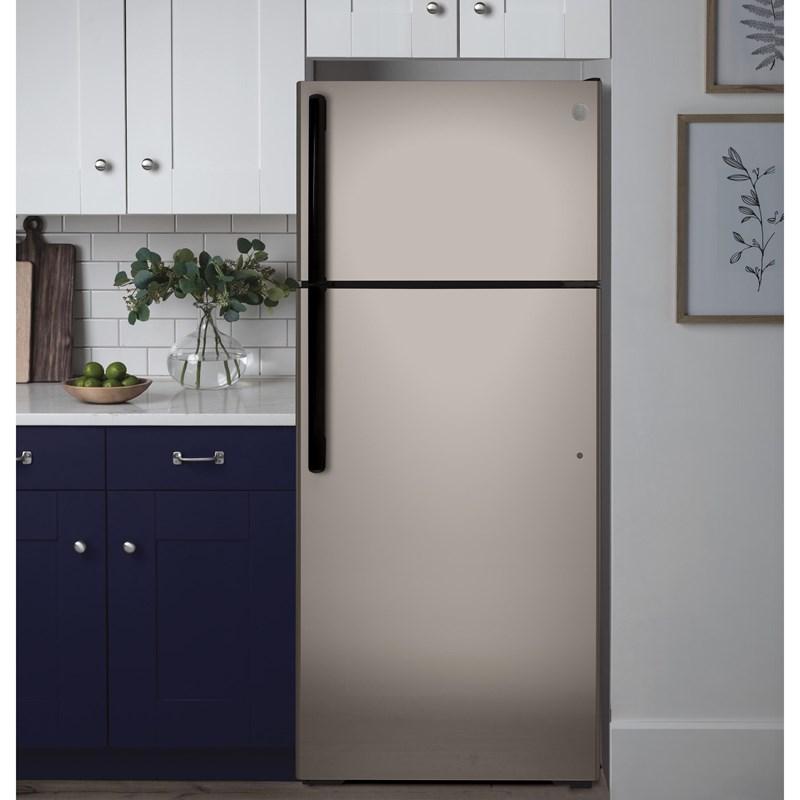 28-inch, 17.5 cu. ft. Top Freezer Refrigerator with Icemaker (GIE18GCNRSA)