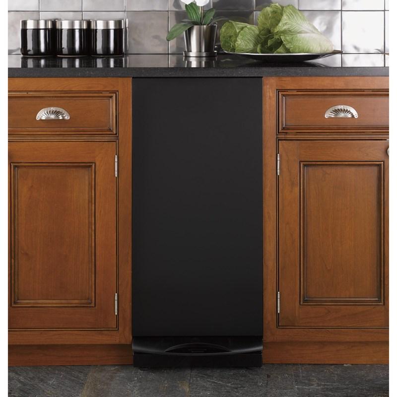 15-inch Built-in Trash Compactor (UCG1500NBB)