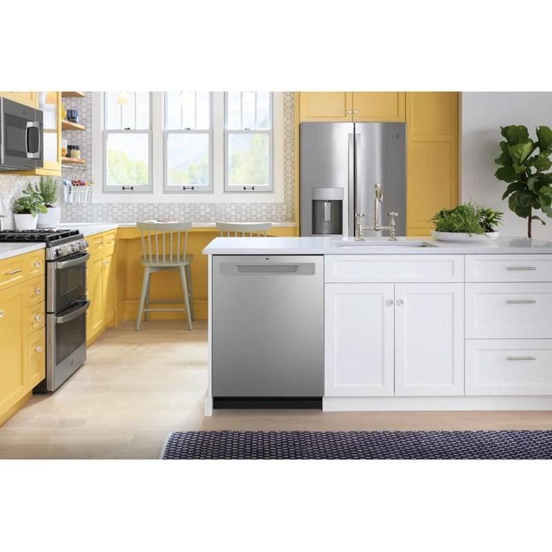Built-In Dishwasher with Dry Boost (GDP630PYRFS)
