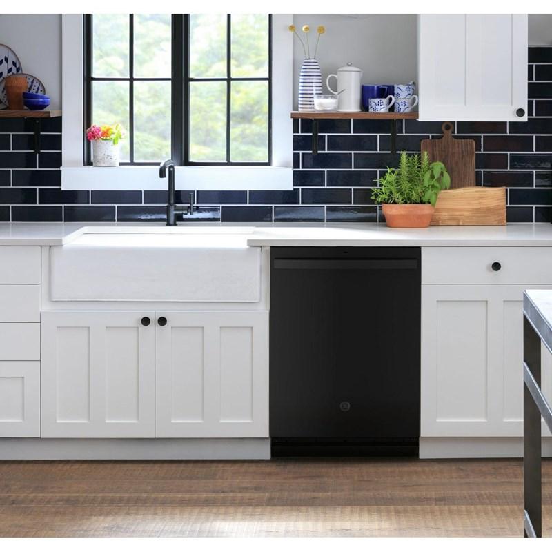 Built-in Top Control Dishwasher with Dry Boostª (GDT535PGRBB)