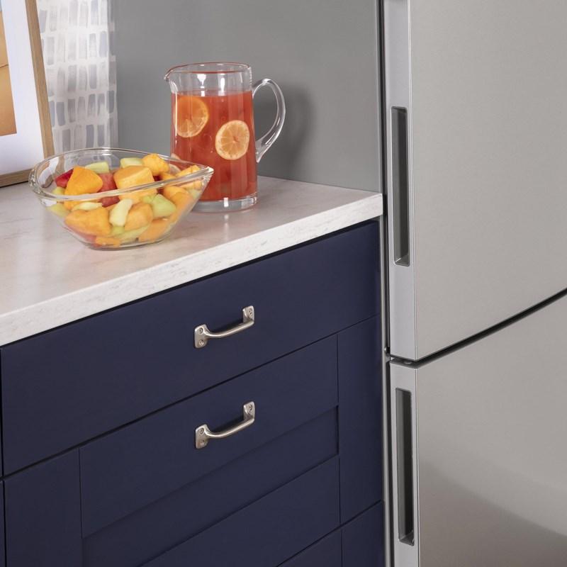 32-inch, 17.7 cu.ft. Counter-Depth Bottom Freezer Refrigerator with LED Lighting (GBE17HYRFS)