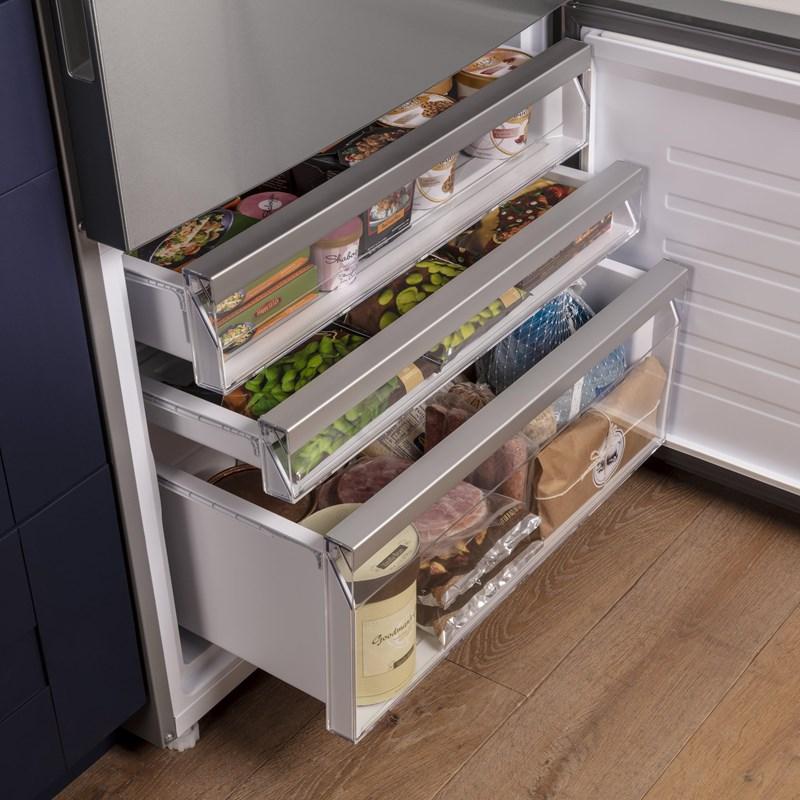 32-inch, 17.7 cu.ft. Counter-Depth Bottom Freezer Refrigerator with LED Lighting (GBE17HYRFS)