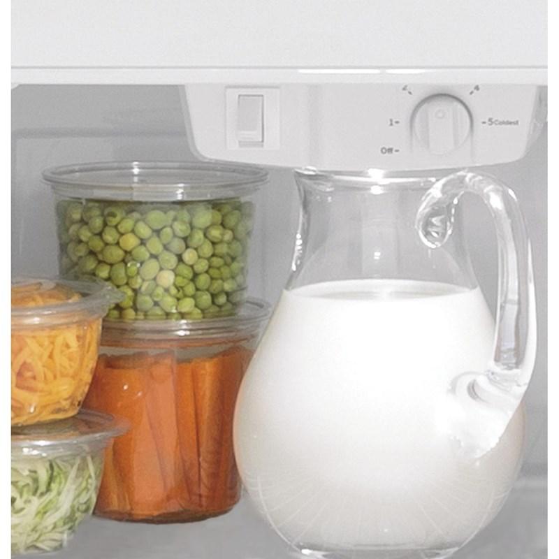 33-inch, 21.9 cu.ft. Freestanding Top Freezer Refrigerator with Upfront Fresh Food Temperature Controls (GTS22KYNRFS)
