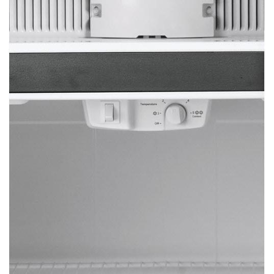 28-inch, 17.5 cu. ft. Freestanding Top Freezer Refrigerator (GTS18HYNRFS)