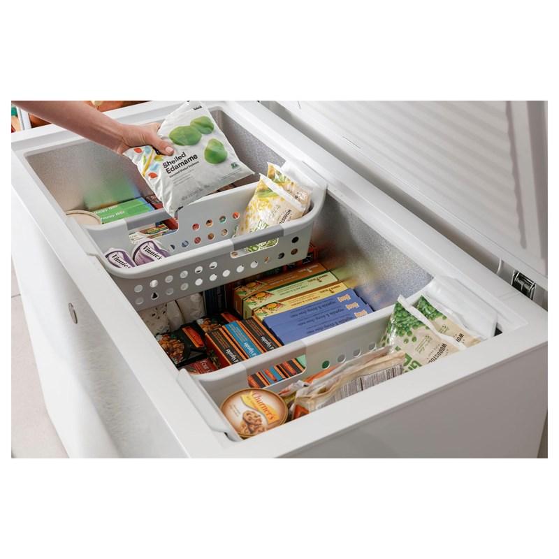10.7 cu. ft. Chest Freezer with adjustable temperature control (FCM11SRWW)