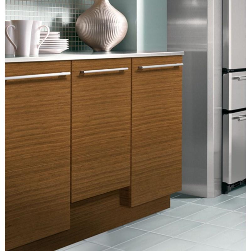 Built-In Dishwasher with Three-Level Wash System (UDT165SIVII)