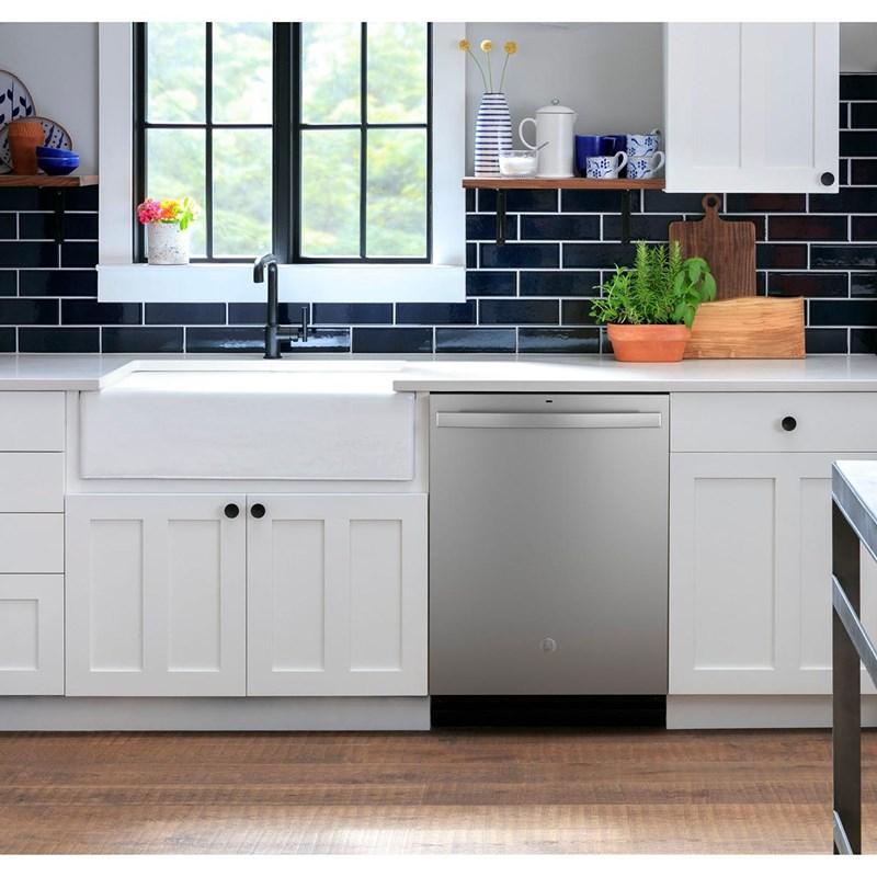 ENERGY STAR¨ Top Control Hybrid Tub Dishwasher with Dry Boost (GDT565HSYSS)