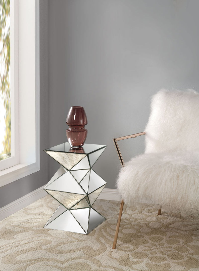 Dominic Decor