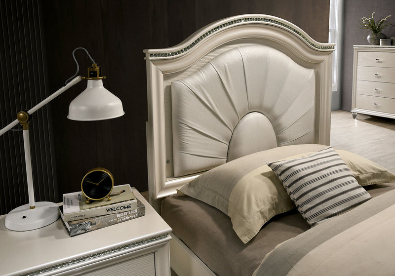 Allie Pearl White 4 Pc. Full Bedroom Set w/ Trundle