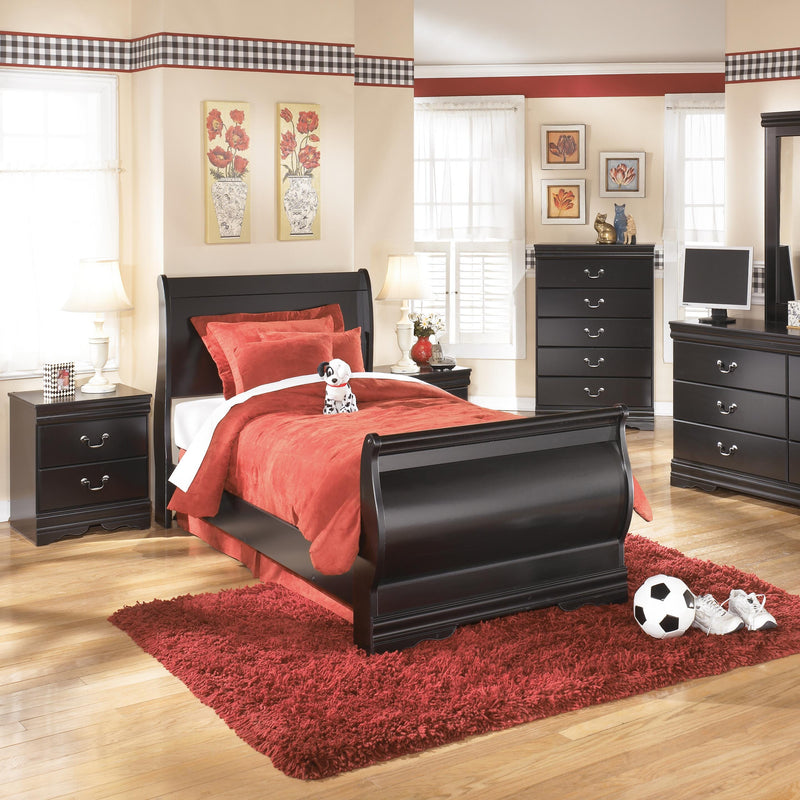 Huey Vineyard Sleigh Bed Bedroom Set