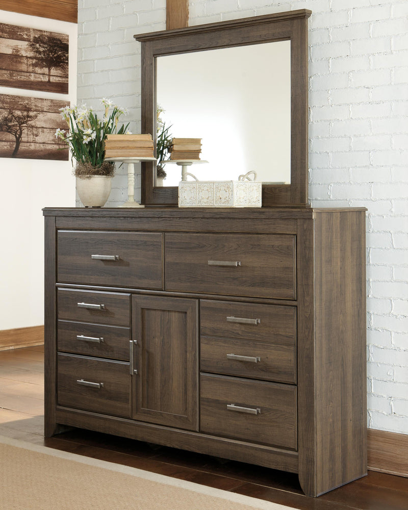 Juararo Poster Bed Bedroom Set