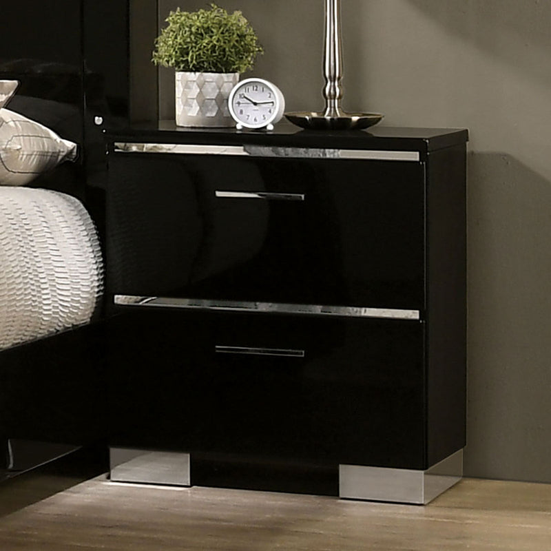Carlie Black/Chrome 5 Pc. Queen Bedroom Set w/ Night Stand
