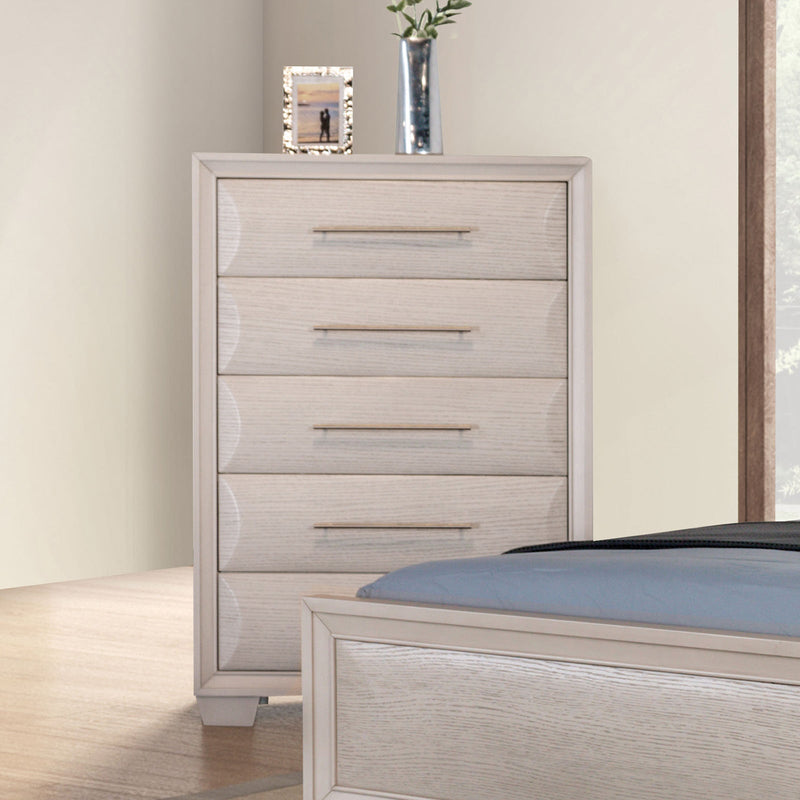 Chemnitz White Queen 5 Piece Bedroom Set w/Chest