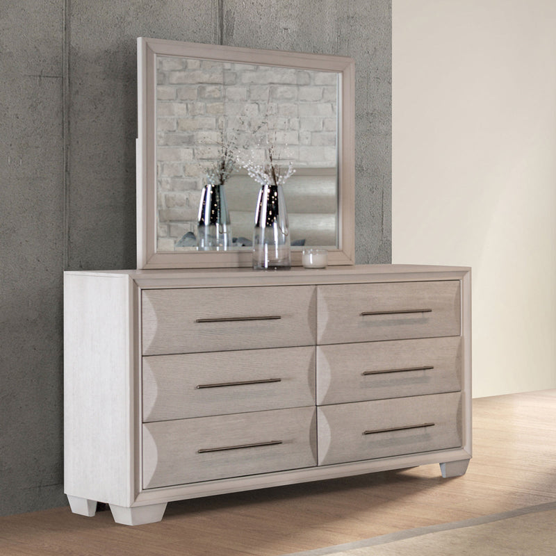 Chemnitz White Queen 5 Piece Bedroom Set w/Chest
