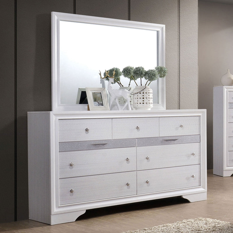 Chrissy White 5 Pc. Queen Bedroom Set w/ Chest