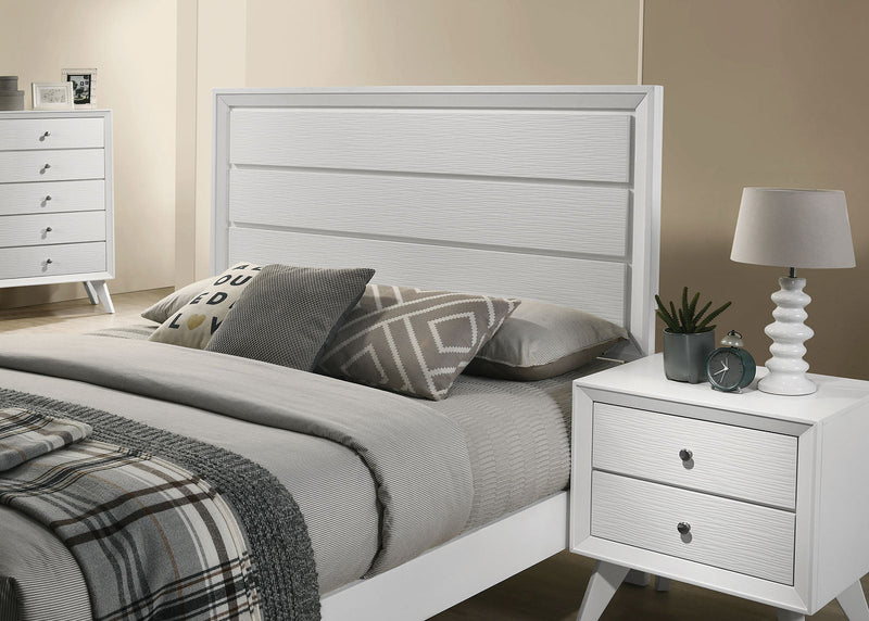 Dortmund White 5 Pc. Queen Bedroom Set w/ Chest