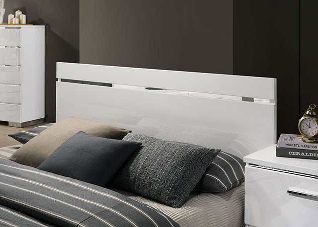 Erlach White/Chrome Queen Bed/Chrome