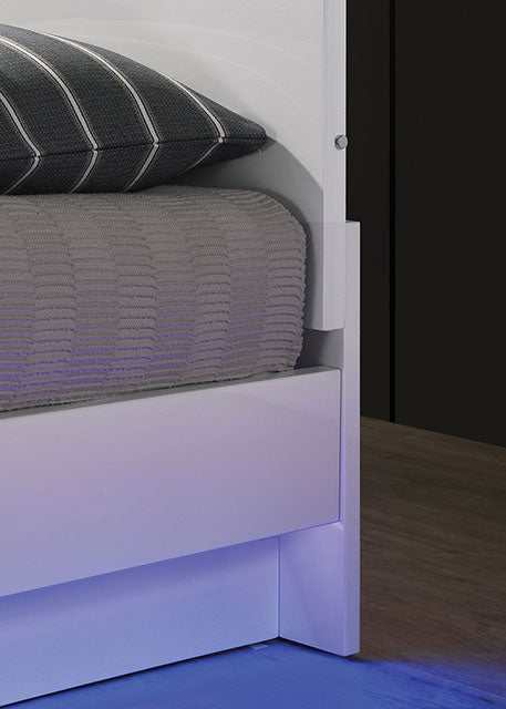 Erlach White/Chrome Queen Bed/Chrome