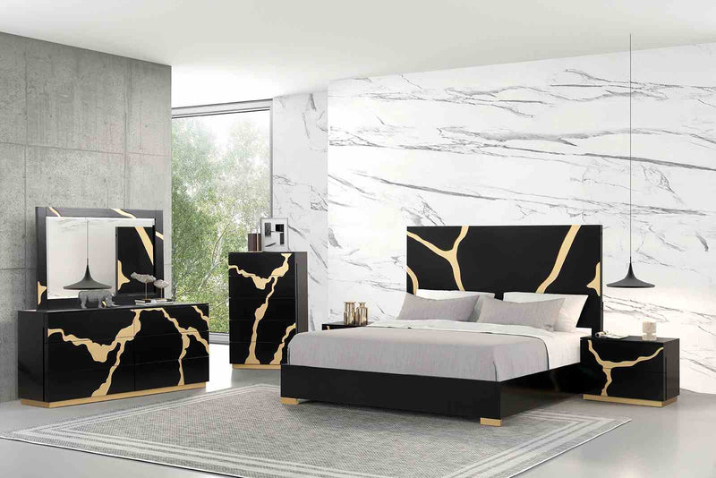 Goldsberg Black/Gold Eastern King Bed