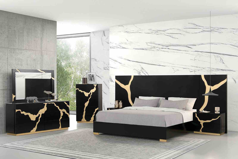 Goldsberg Black/Gold Queen Panel Bed w/ Extended Panel