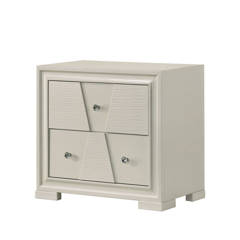 Holsted White 5 Pc. Queen Bedroom Set w/ Chest