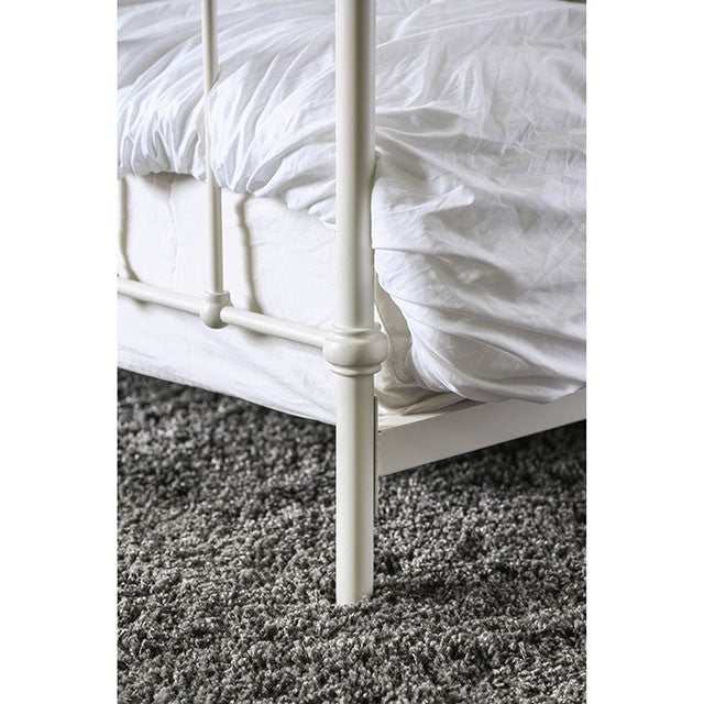 Iria Vintage White California King Bed