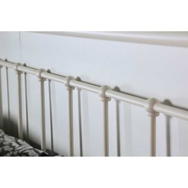 Iria Vintage White California King Bed