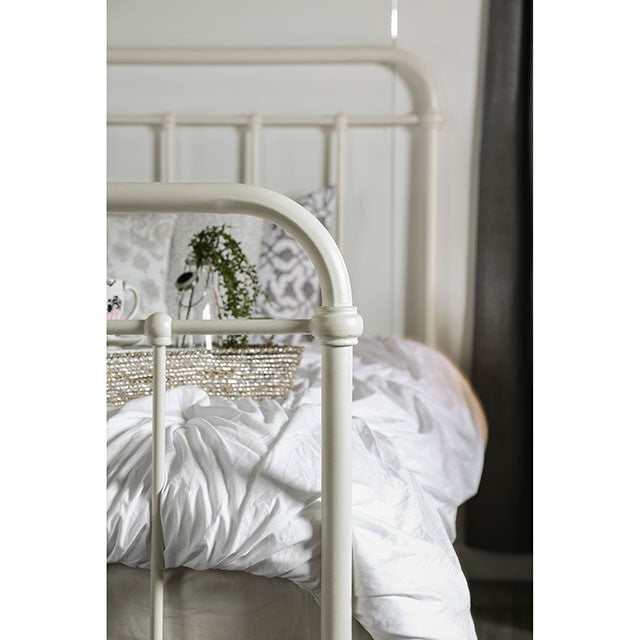 Iria Vintage White California King Bed