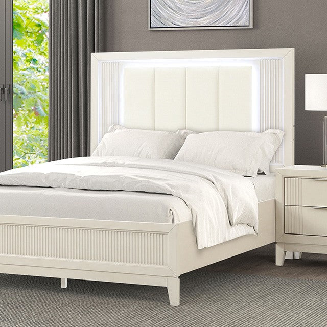 Isadore White Queen 5 Piece Bedroom Set w/2 Nightstands