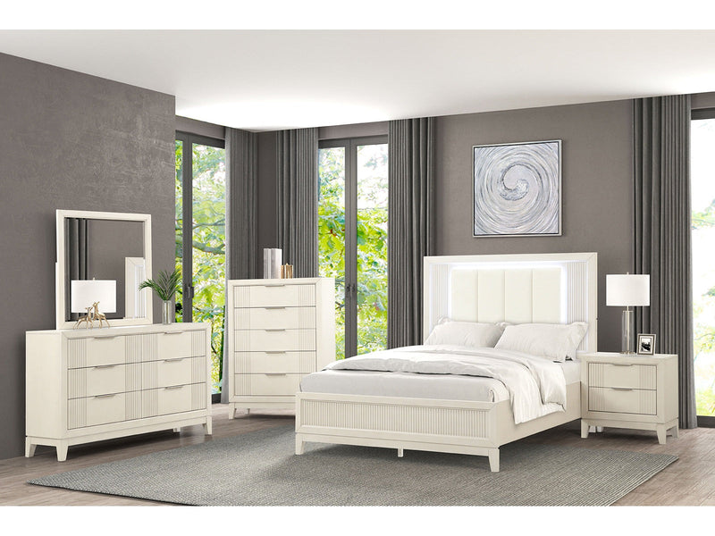 Isadore White Queen 5 Piece Bedroom Set w/Chest