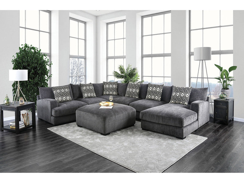 Kaylee Gray U-Shaped Sectional w/ Ottoman Right Chaise