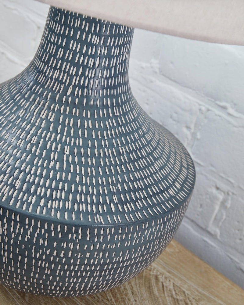 Schylarmont Metal Table Lamp