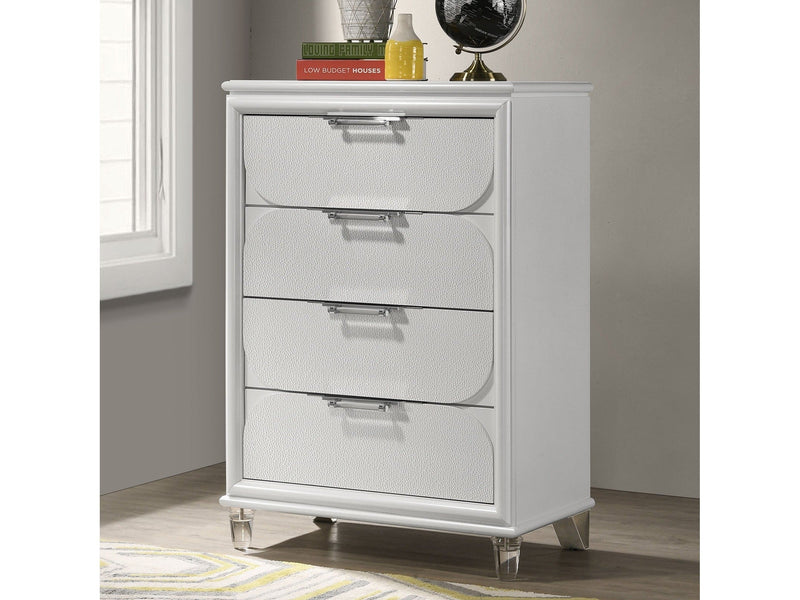 Lareina Pearl White Chest