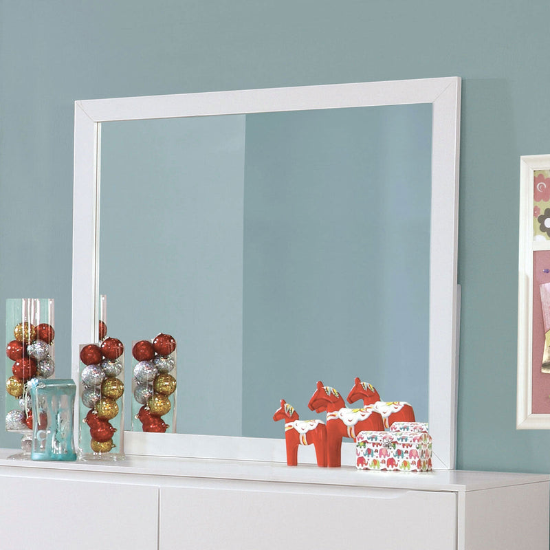 Lennart White 4 Pc. Full Bedroom Set