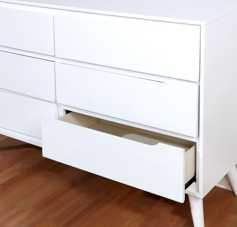 Lennart White 5 Pc. Queen Bedroom Set w/ Chest