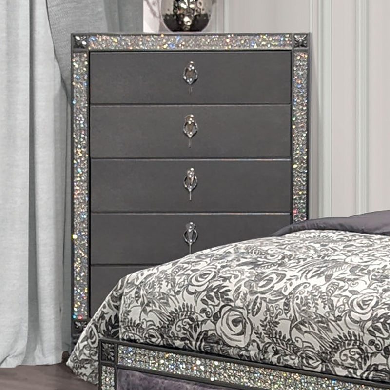 Lyanne Gray 5 Pc. Queen Bedroom Set w/ Chest