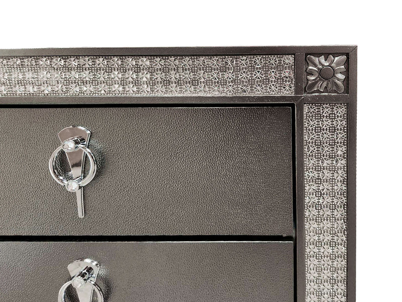 Lyanne Gray 5 Pc. Queen Bedroom Set w/ Chest
