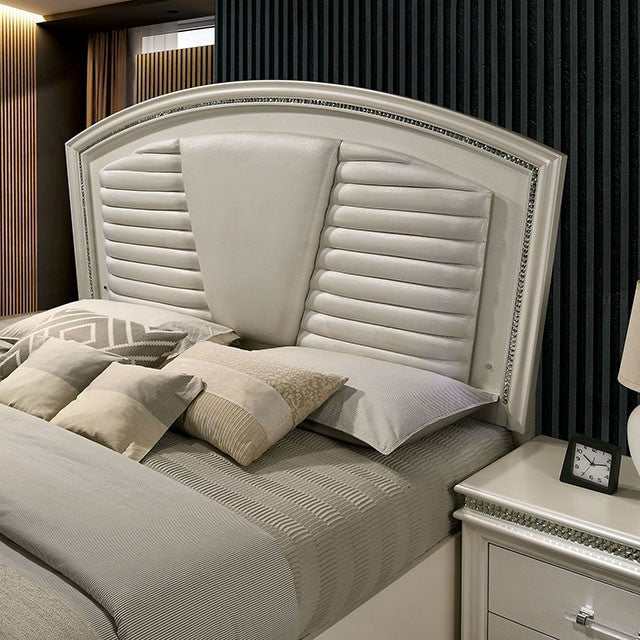 Maddie Pearl White/White California King Bed