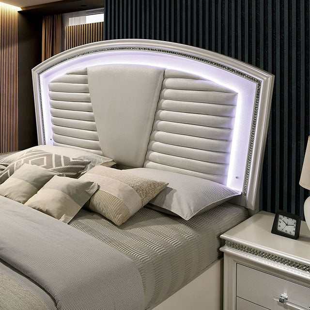 Maddie Pearl White/White California King Bed