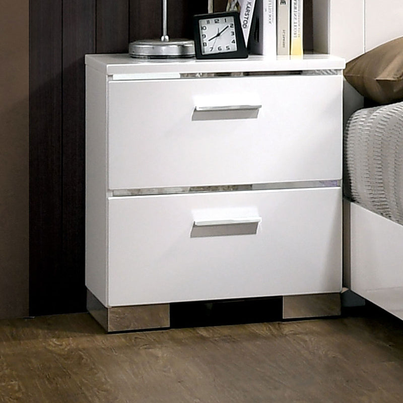 Malte White/Chrome 5 Pc. Queen Bedroom Set w/ 2NS