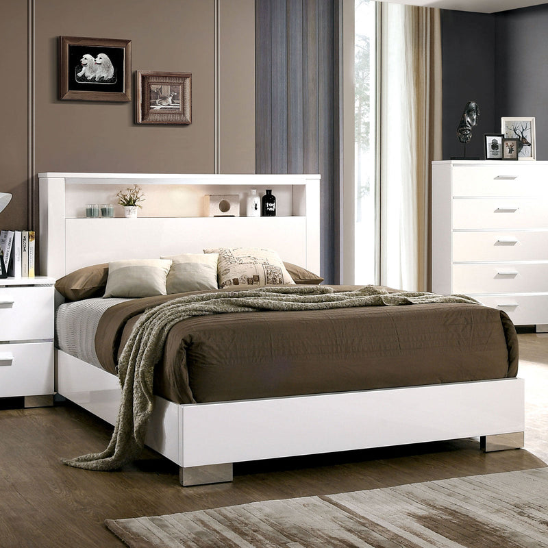 Malte White/Chrome 5 Pc. Queen Bedroom Set w/ Chest