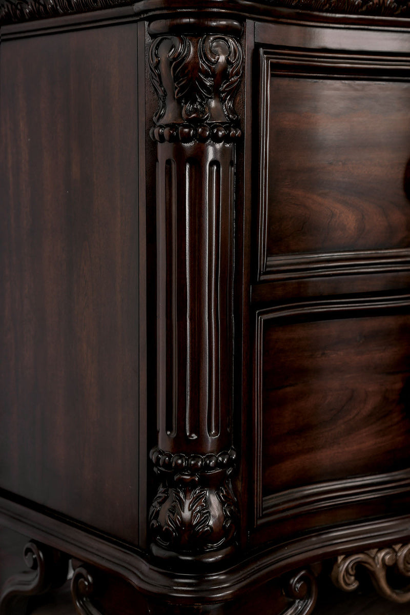 Menodora Brown Cherry 5 Pc. Queen Bedroom Set w/ Chest