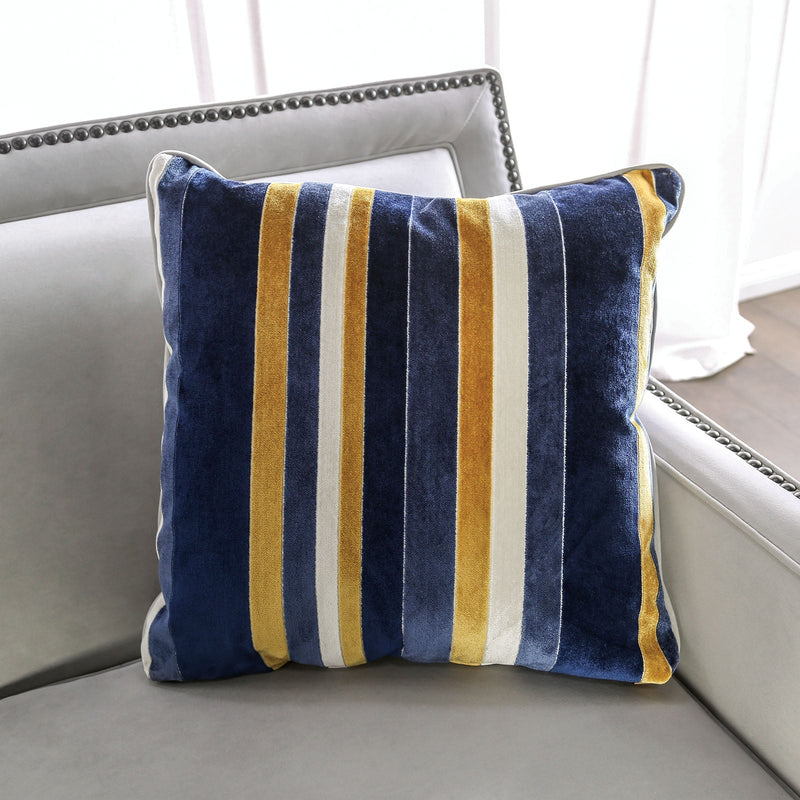 Montecelio Light Gray/Navy Loveseat