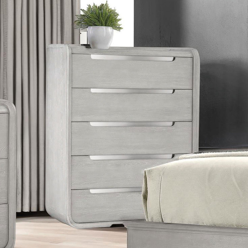 Osterley Light Gray 5 Pc. Queen Bedroom Set w/ Chest