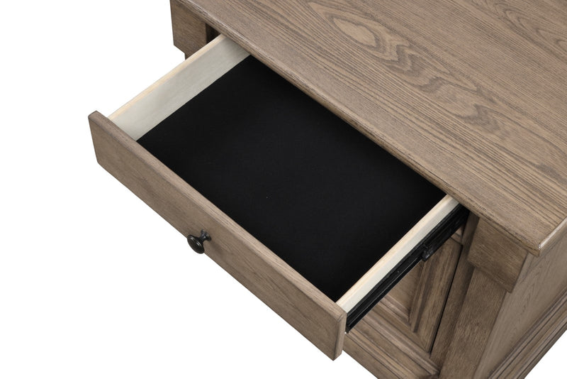Sheringham Brown Queen 5 Piece Bedroom Set w/2 Nightstands