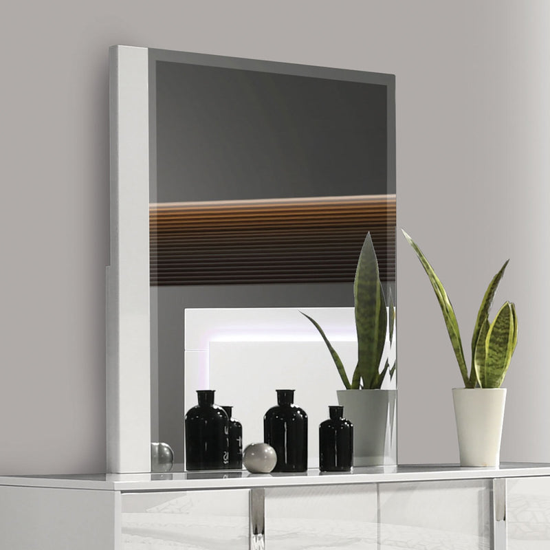 Sinistra White Queen 5 Piece Bedroom Set w/2 Nightstands