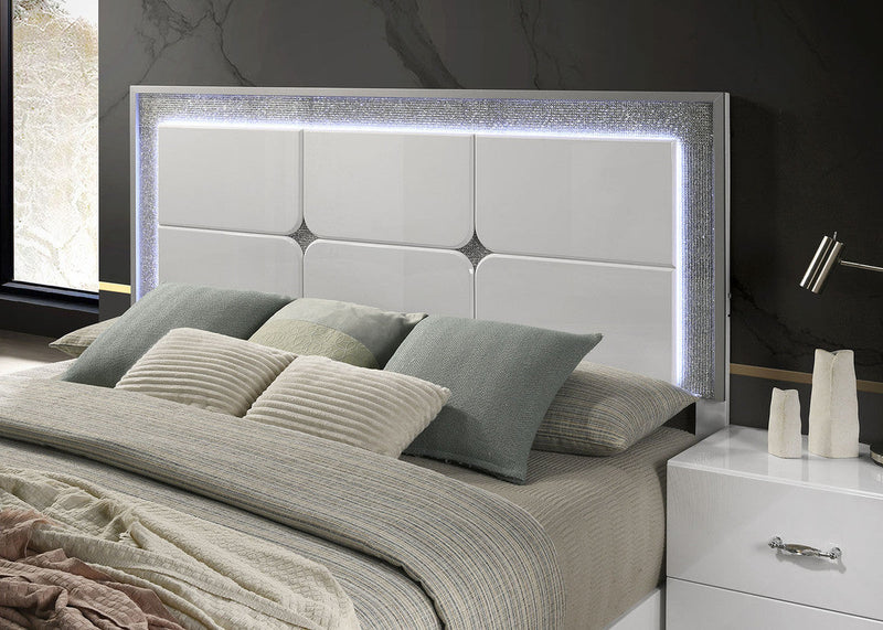 Stoholm White 5 Pc. Queen Bedroom Set w/ 2NS